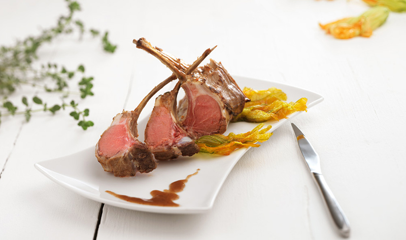 Rack of lamb with thyme and Salumificio di Franciacorta Lardo